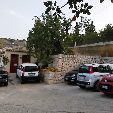 Bed and Breakfast La Suma Sumalia Noto Exterior foto