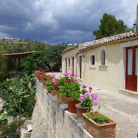 Bed and Breakfast La Suma Sumalia Noto Exterior foto